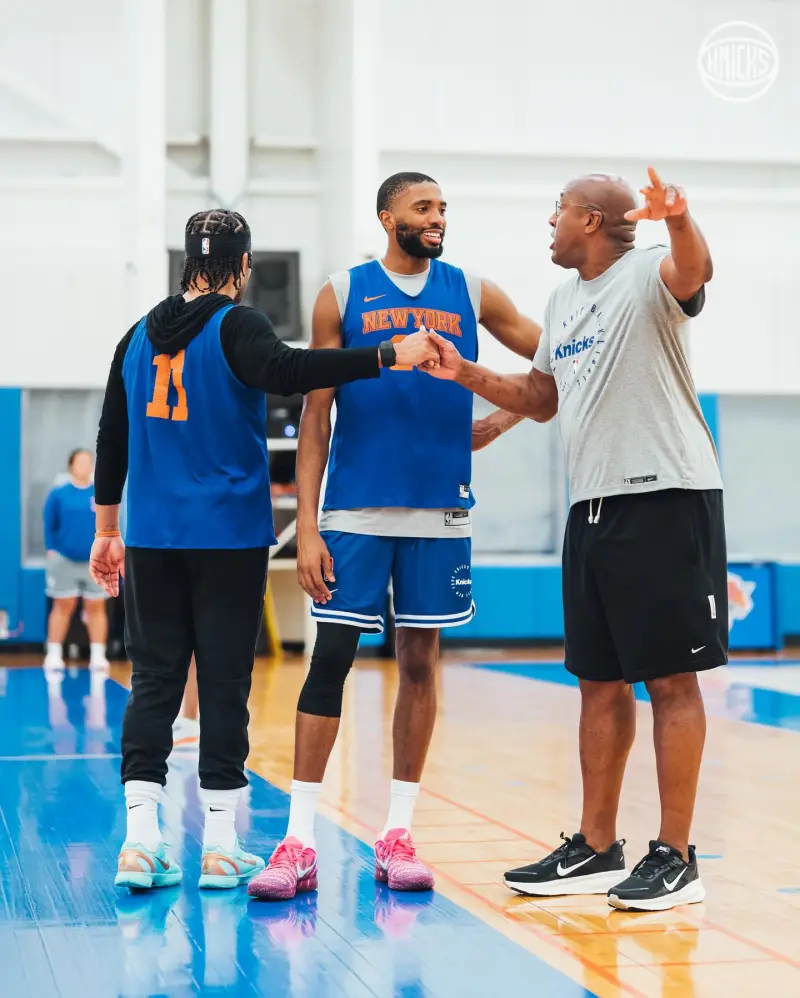 新主帅新气象!尼克斯官方:训练营第二天落幕,明天继续