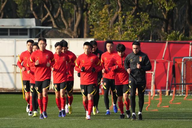 华体会赛事-国足内部PK赛后恢复训练 吴曦等六国脚因伤休整
