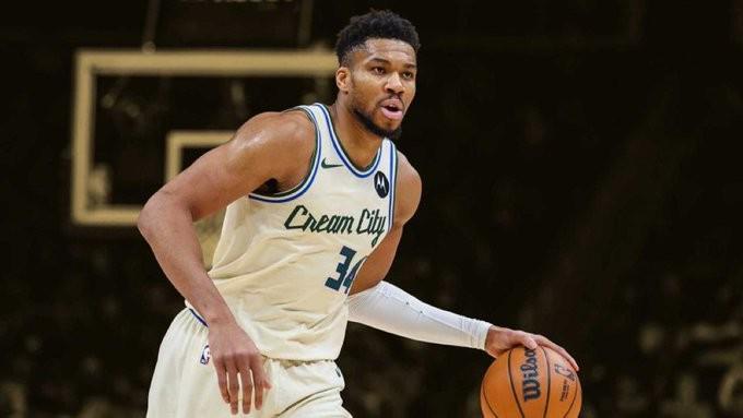 华体会hth-记者：雄鹿认为字母哥是东部最强球星；尽管暂居第11但对季后赛有信心